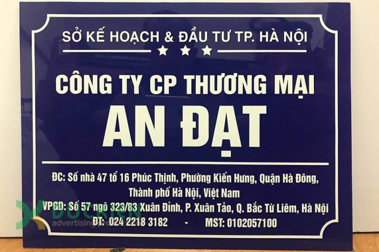 Biển mica xanh tím, chữ dán decal trắng