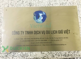 Biển inox in UV do có logo màu phức tạp