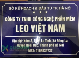 Biển mica xanh tím, chữ dán decal trắng