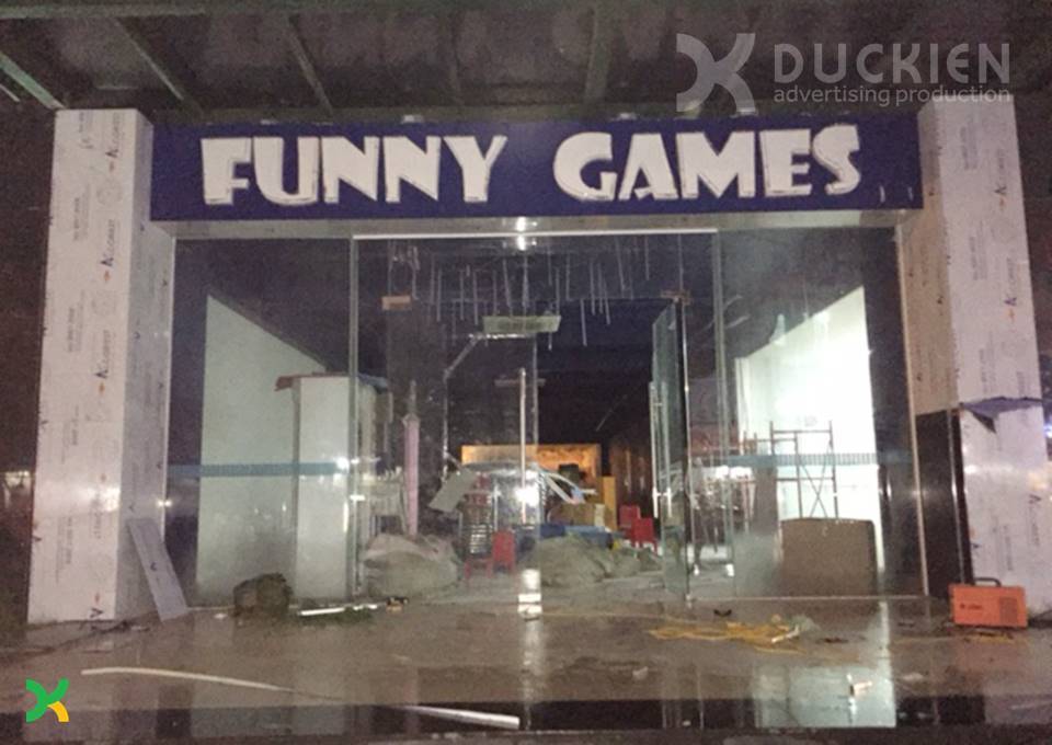 Biển quảng cáo Funny Games bằng alu kết hợp chữ nổi alu và đèn neon-sign