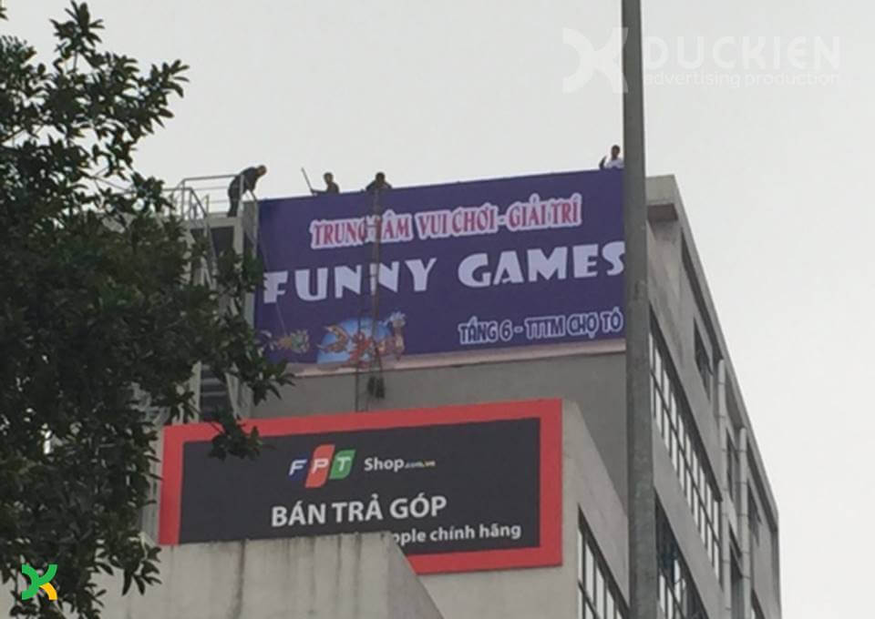 Biển quảng cáo Funny Games kích thước lớn bằng bạt hiflex