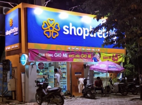 Biển quảng cáo shoptretho bằng alu kết hợp chữ nổi, đèn rọi