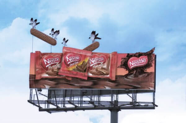 Một biển pano tấm lớn 3D đầy sáng tạo của nhãn hàng Nestlé